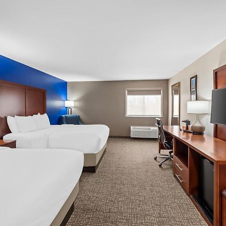 Comfort Inn & Suites Fairborn Near Wright Patterson Afb Buitenkant foto