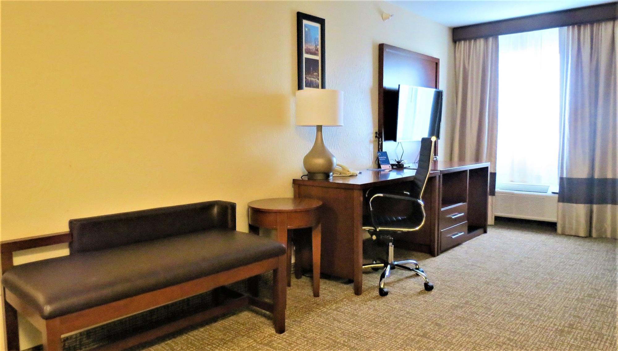 Comfort Inn & Suites Fairborn Near Wright Patterson Afb Buitenkant foto