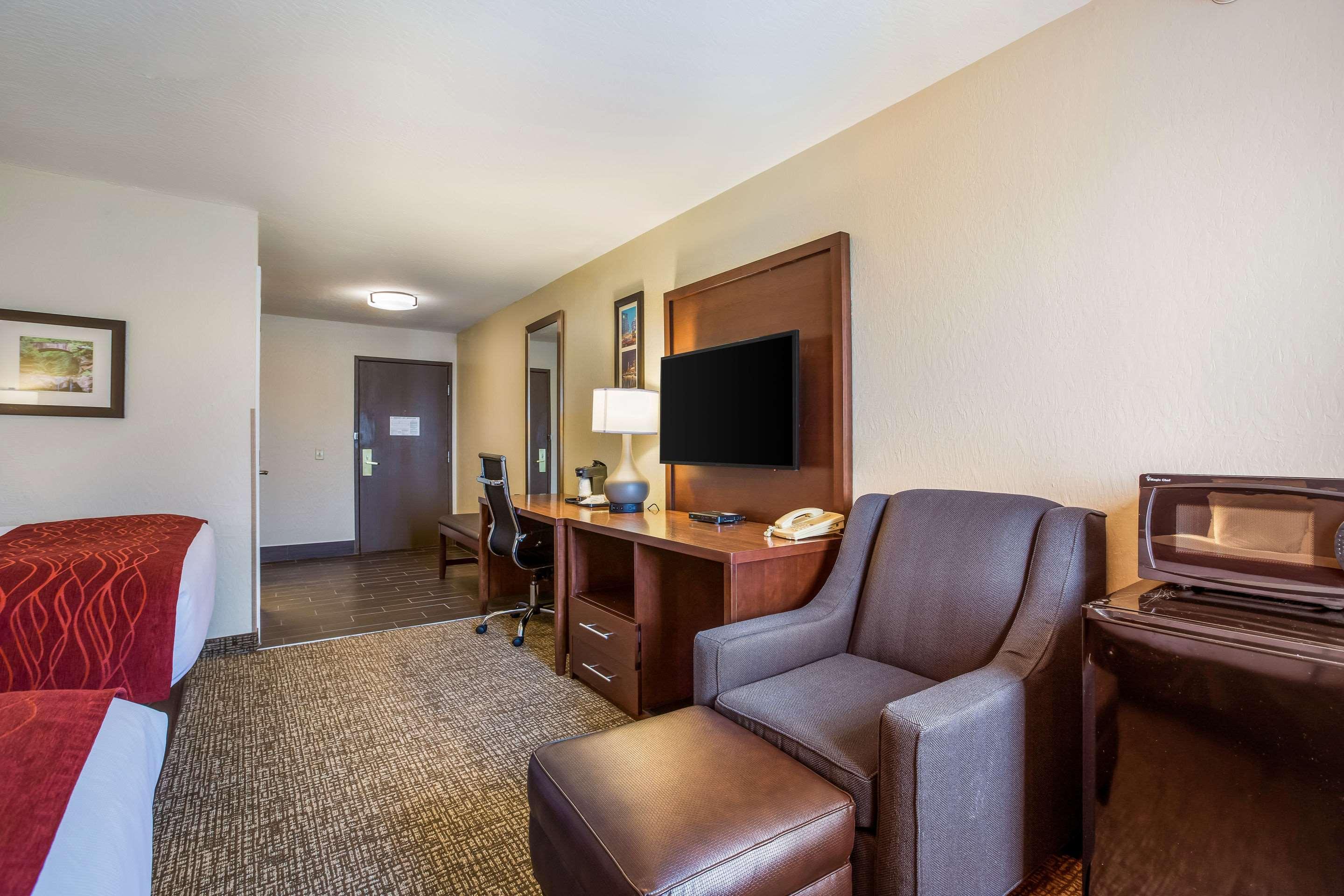 Comfort Inn & Suites Fairborn Near Wright Patterson Afb Buitenkant foto