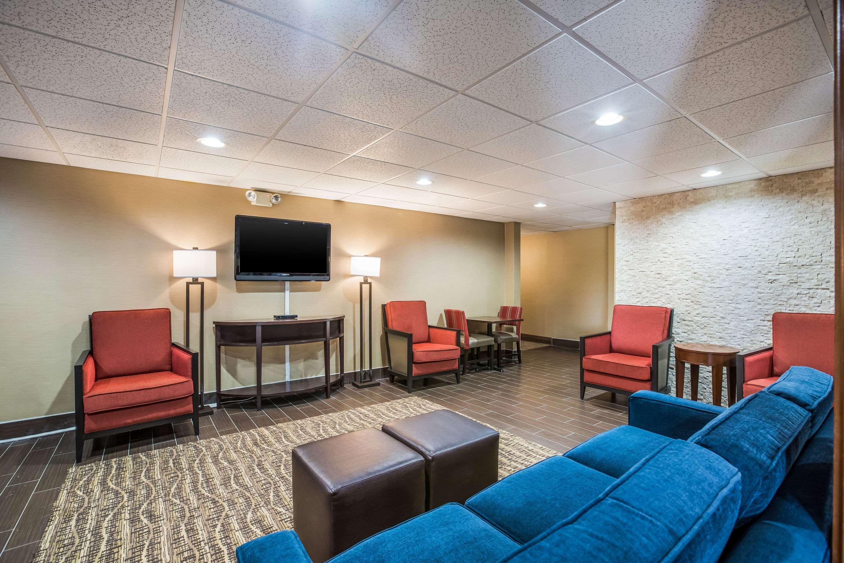 Comfort Inn & Suites Fairborn Near Wright Patterson Afb Buitenkant foto