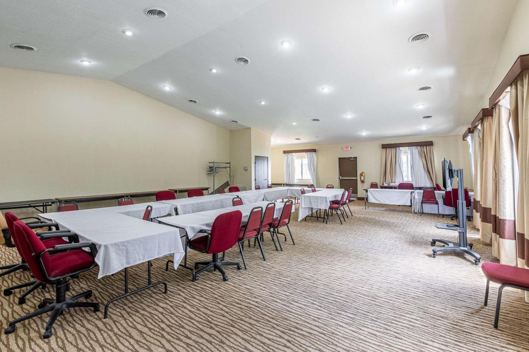 Comfort Inn & Suites Fairborn Near Wright Patterson Afb Buitenkant foto