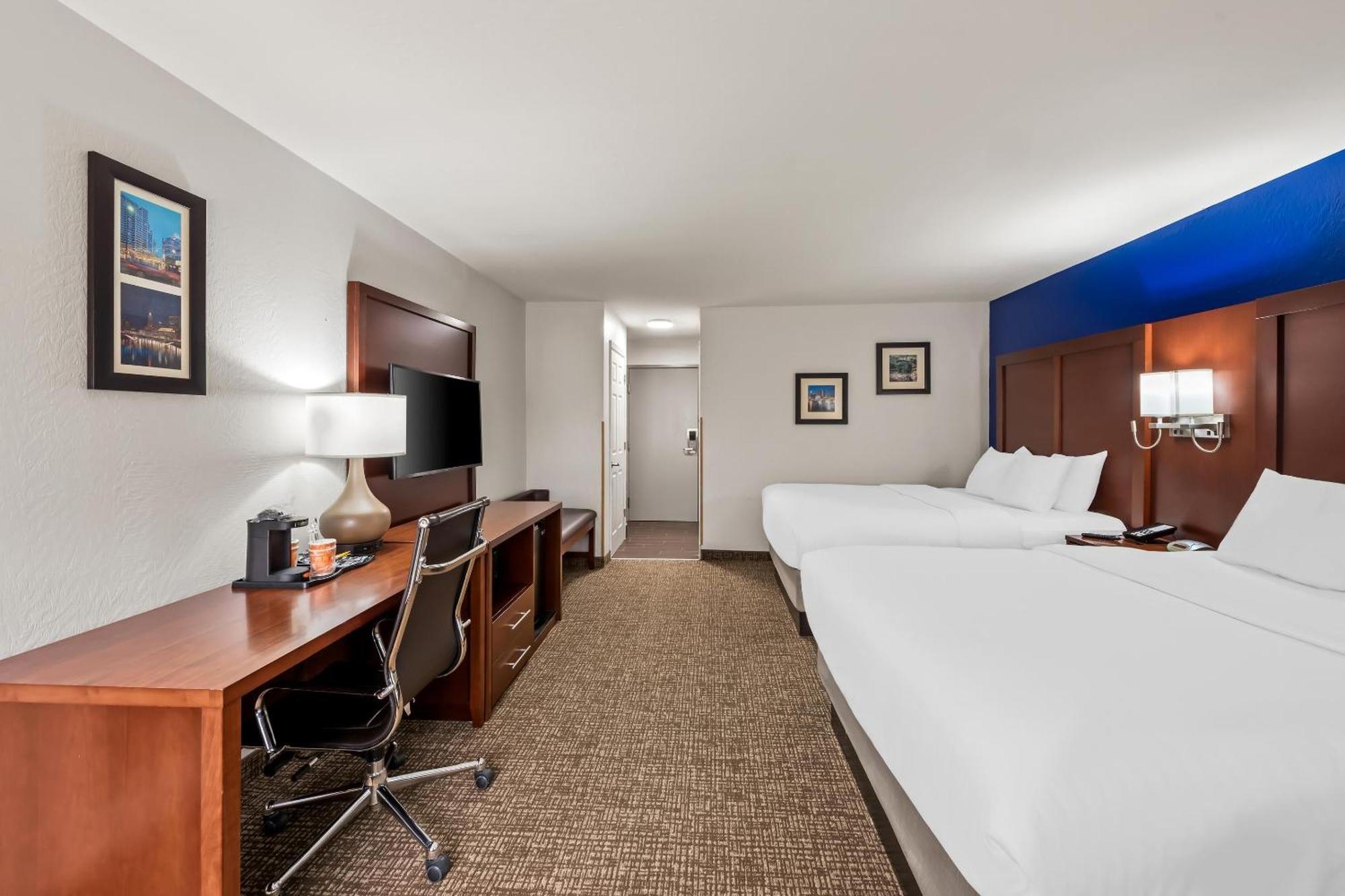 Comfort Inn & Suites Fairborn Near Wright Patterson Afb Buitenkant foto