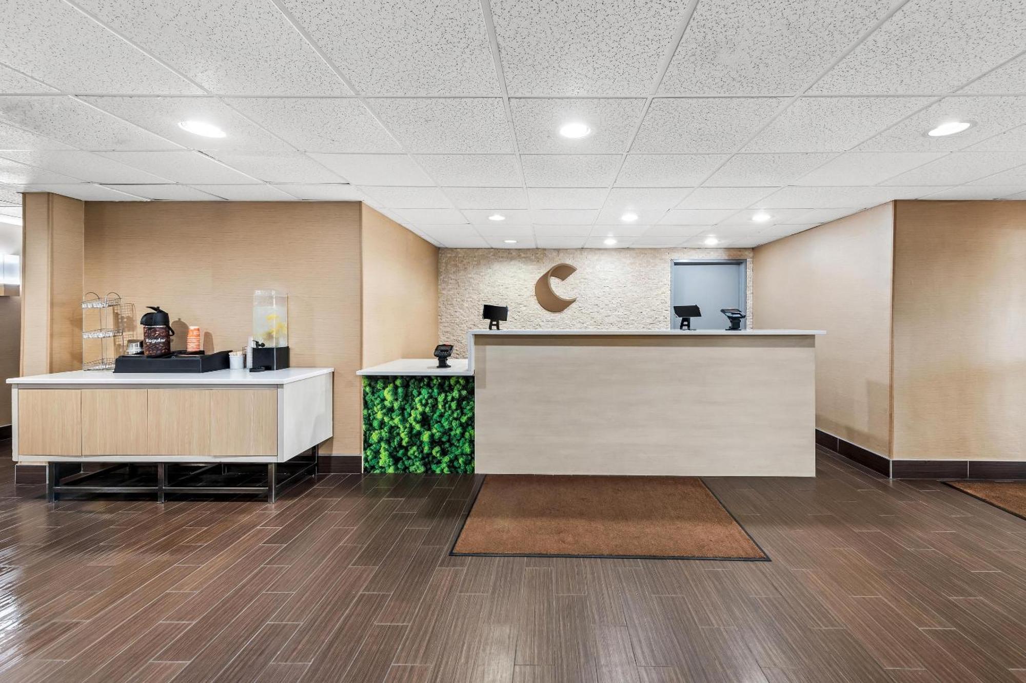 Comfort Inn & Suites Fairborn Near Wright Patterson Afb Buitenkant foto
