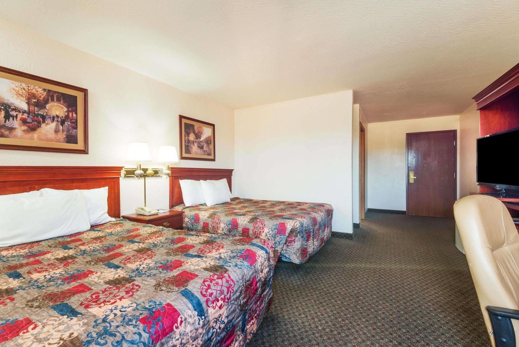 Comfort Inn & Suites Fairborn Near Wright Patterson Afb Buitenkant foto